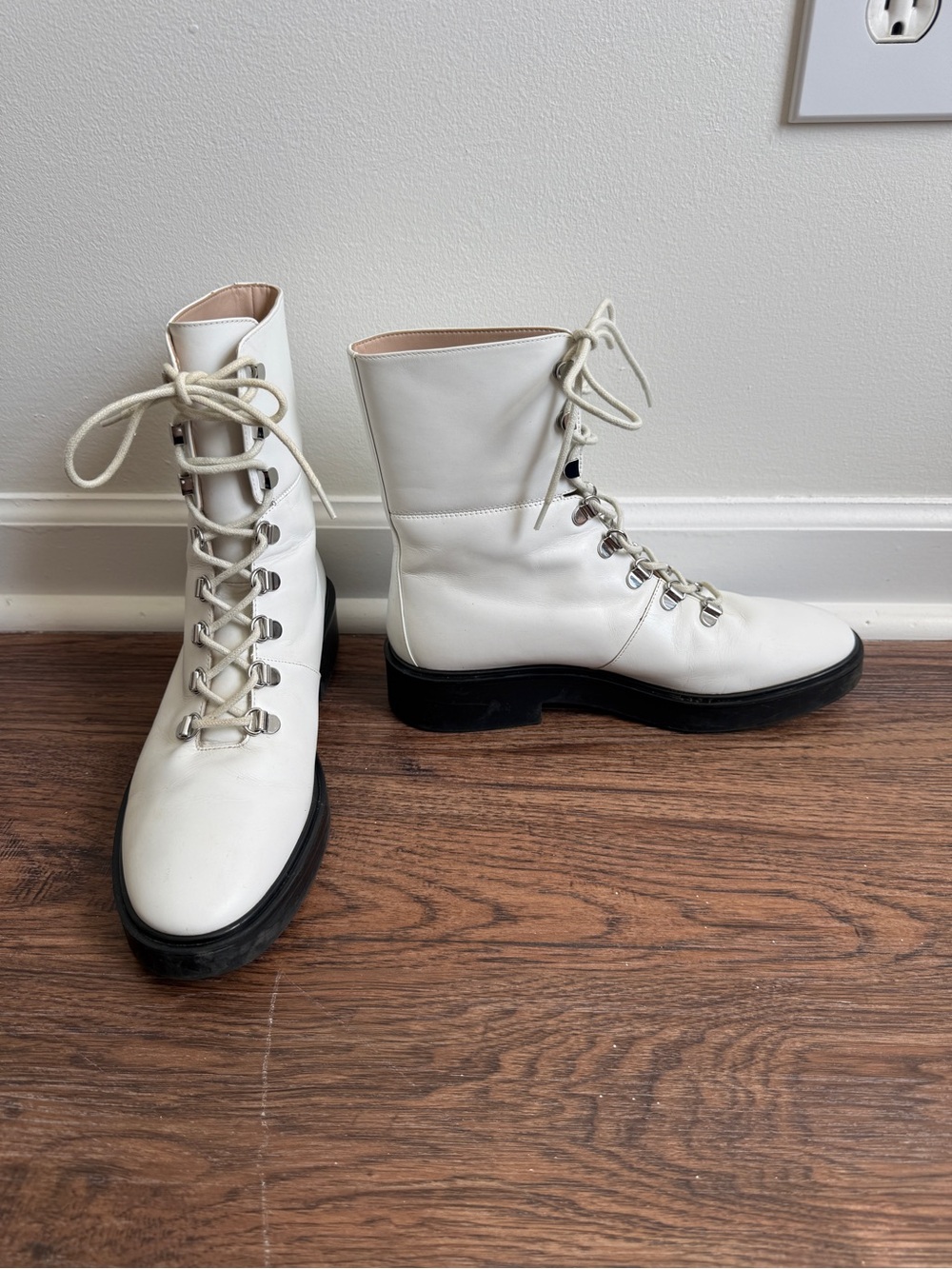 Stuart Weitzman Zadie White Leather Lace-Up Combat Boots with Black Soles 39 8.5
